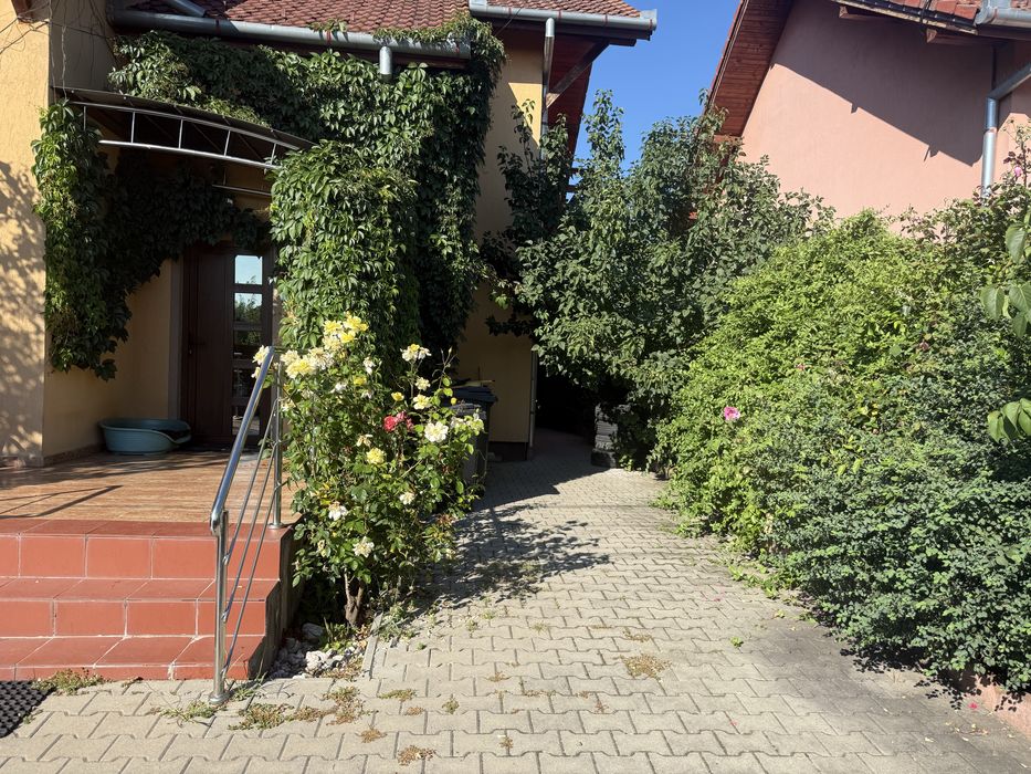 Casa cu etaj Sangeorgiu De Mures 5 camere 2 bai garaj curte 500 m