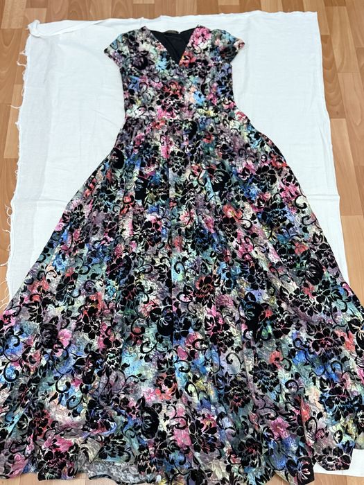 Платья все продается по 2000