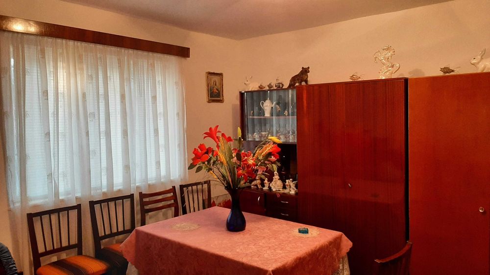 Casa si gradina in Chetani
