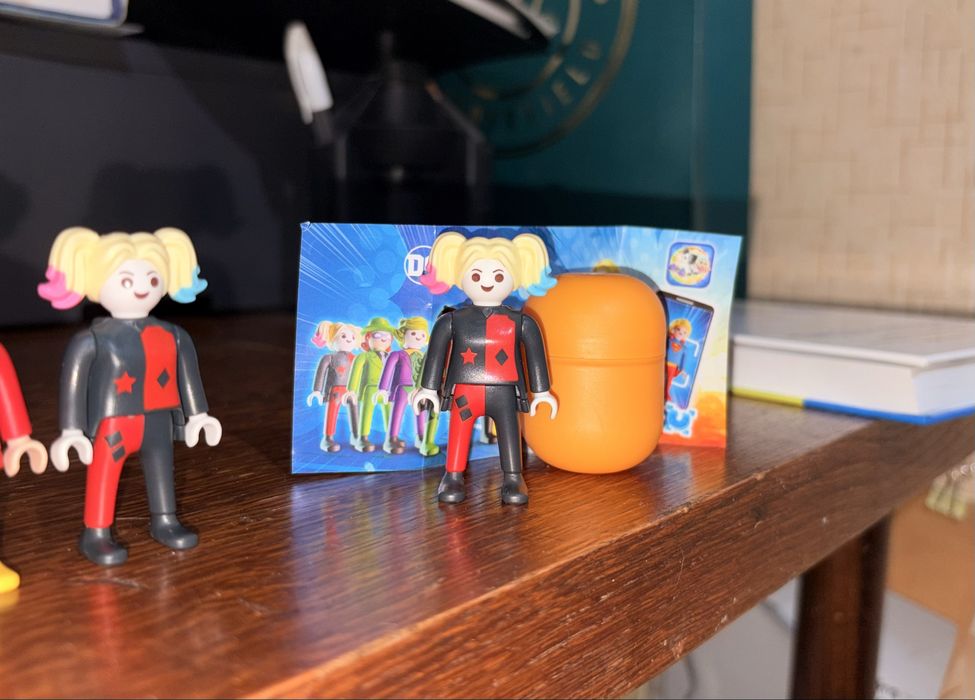 Меняю повторку Харли из Kinder DC playmobil на всех без крестика