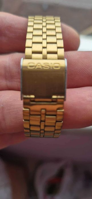 Продавам часовник CASIO