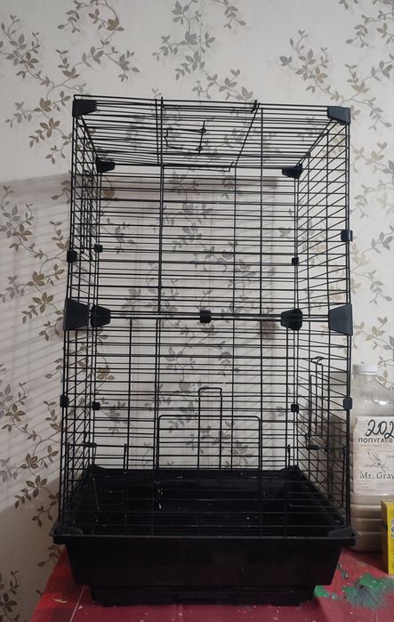 Клетка средняя, высотой 63 см.