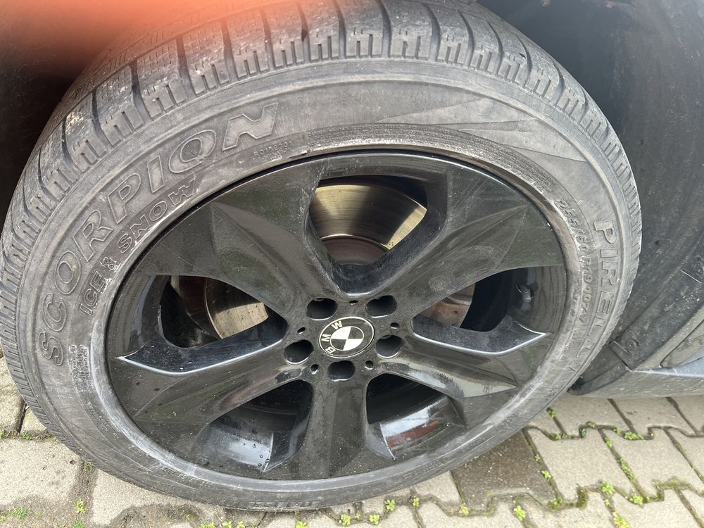 Vand anvelope de iarna cu  jante originale  BMW X6 E71