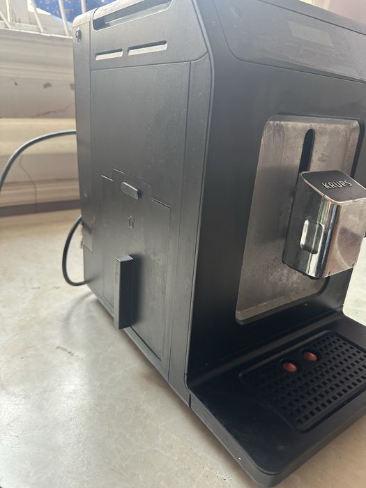 СРОЧНО !Кофемашина Krups Quattro EA891810