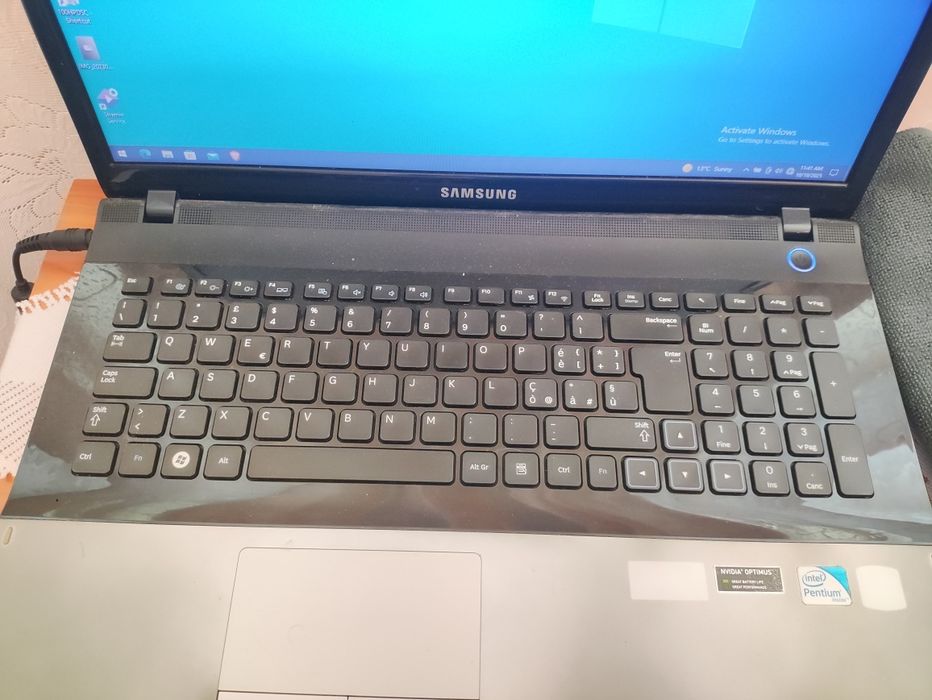Laptop samsjng 17 inch