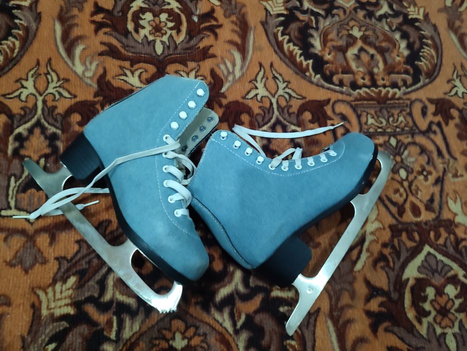 Продам коньки фигурные