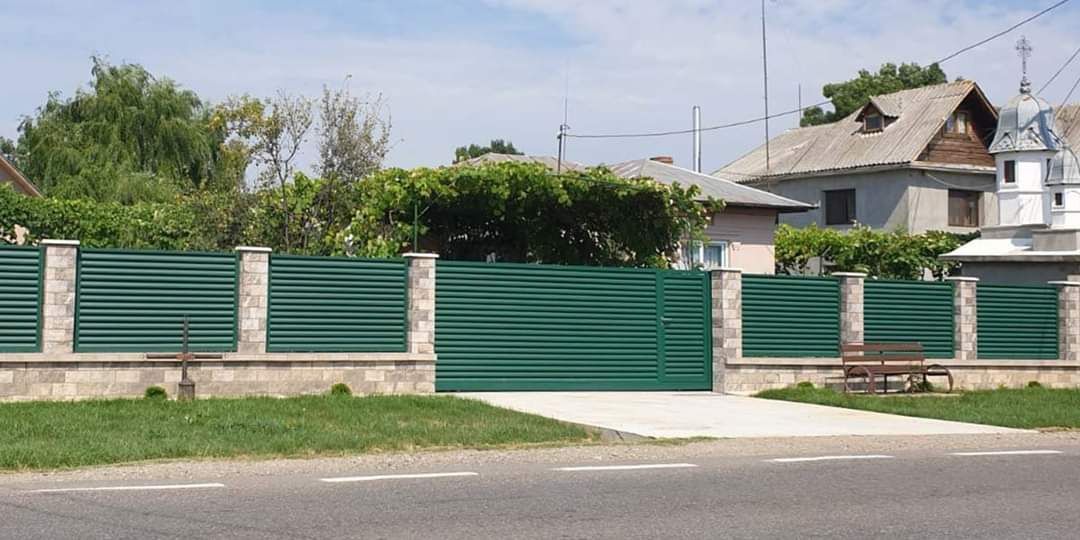 Constructii garduri din panouri stil jaluzele,sipca,tabla,plasa,BCA