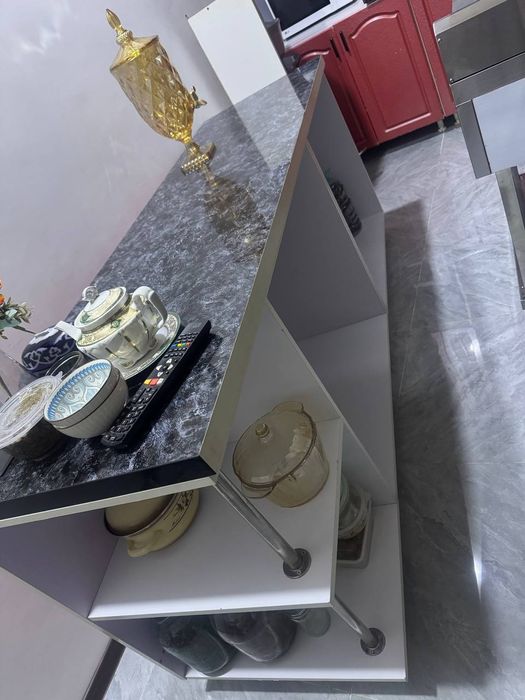 Кухонный гурнитур общ сотилади.