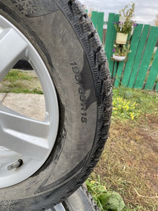 Продаю Зимние колеса (шины + диски)