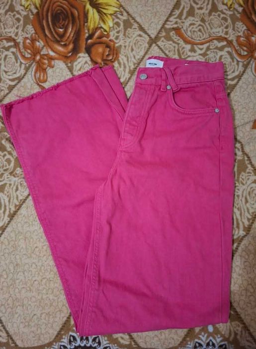 Чисто нови розови дънки