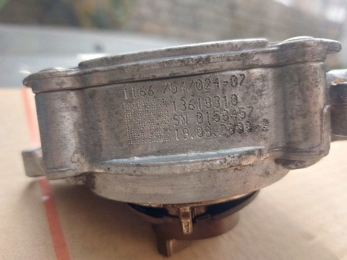 Вакуум помпа БМВ Е81 Е87 Е90 Е91 / BMW E81 E87 E90 E91