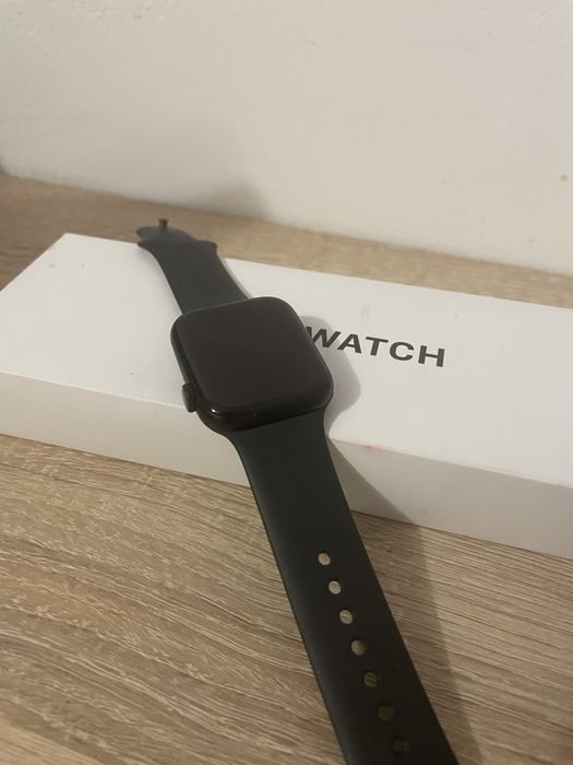 Apple Watch 44mm SE (a 2-a generație - 2024) (GPS + Cellular)