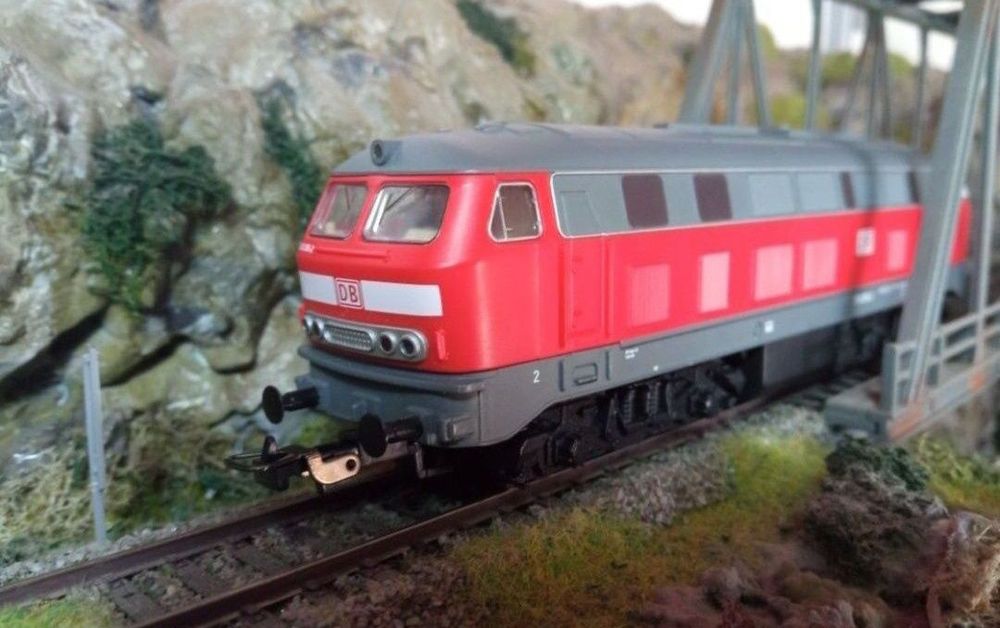 Locomotiva diesel piko BR218

Lumini in funcție de direcția de mers
Tr