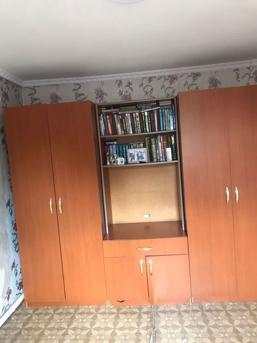 Продам шифонер с книжной полкой!