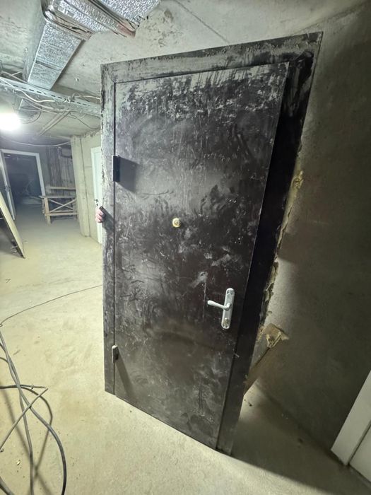 Б/у металические двери