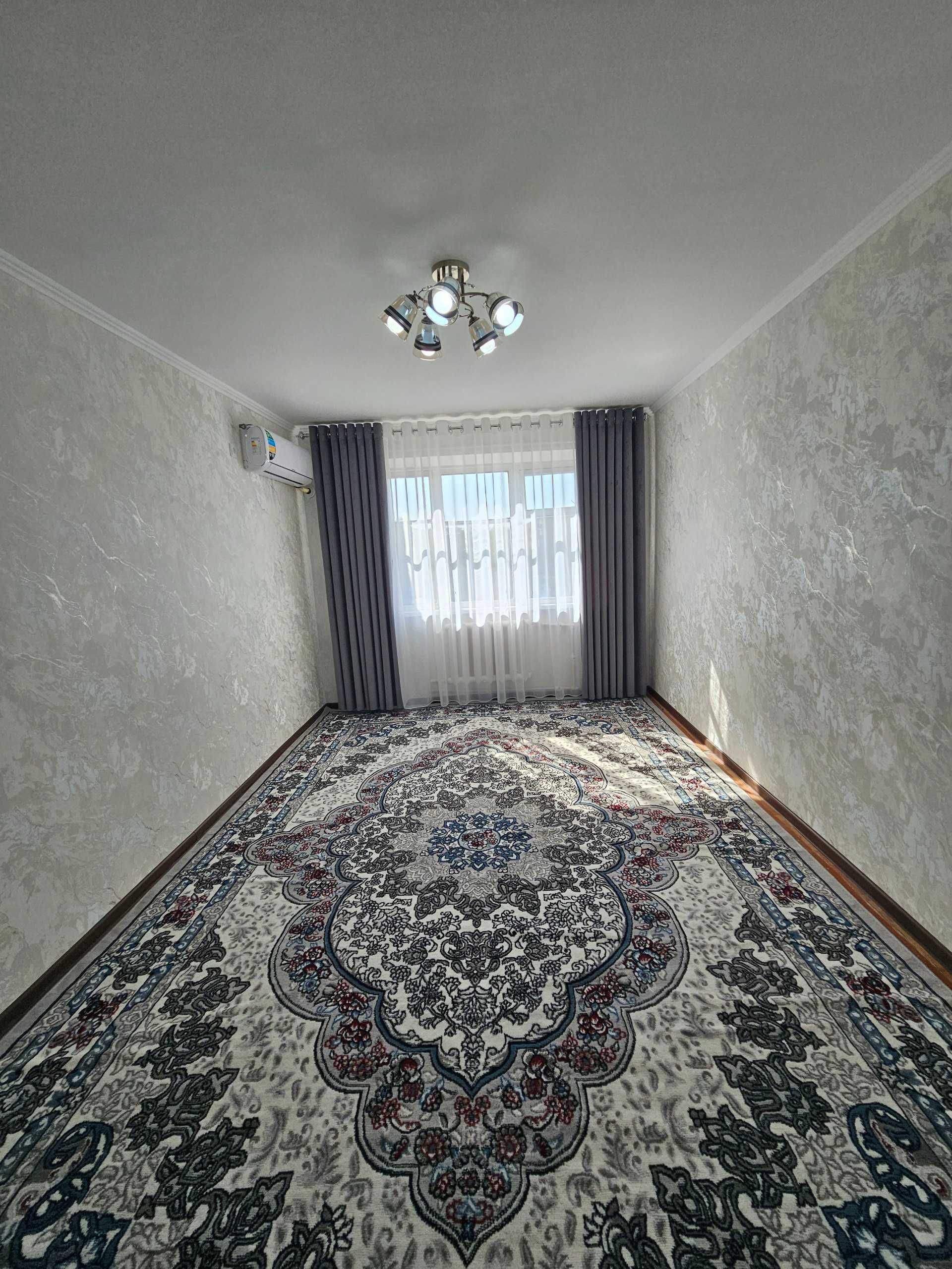 Buxoroda kvartira sotiladi 2 xonali 60m² 3-qavat.