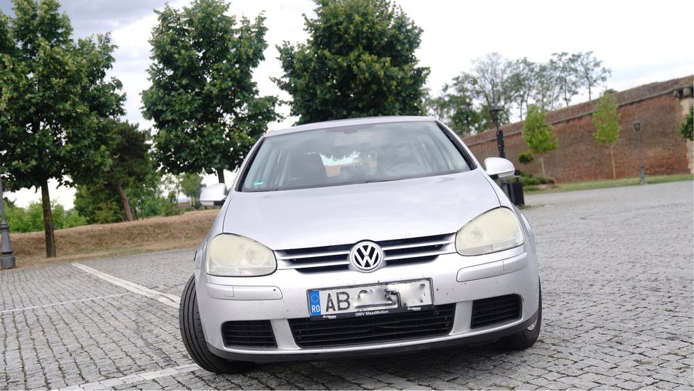 Vând Volkswagen Golf V 1.6