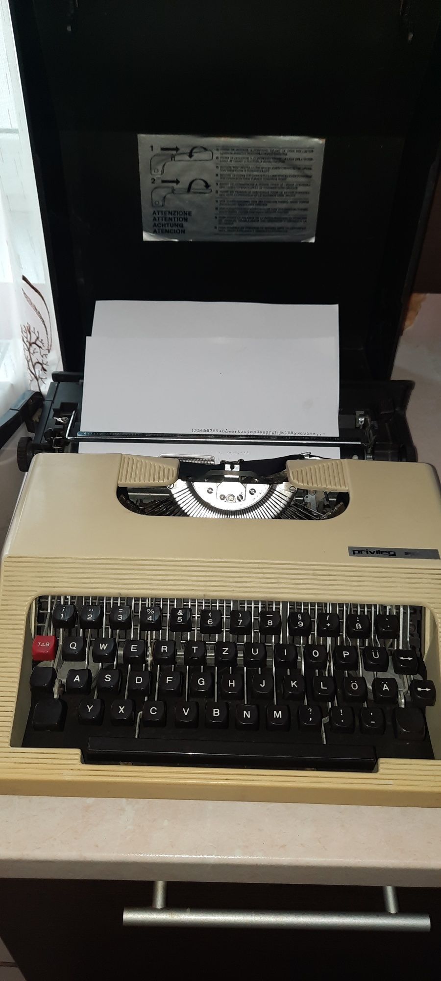 Mașină de scris Privileg 220t funcțională