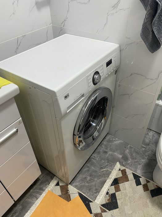 Продам стиральную машину LG