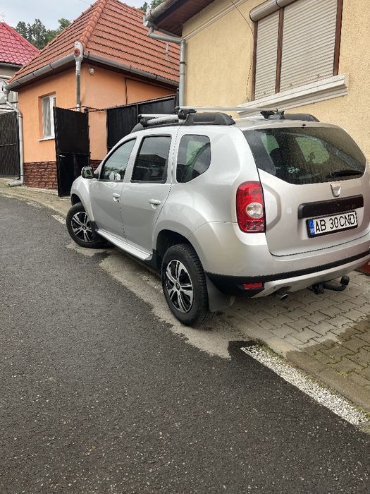 Vând Dacia Duster