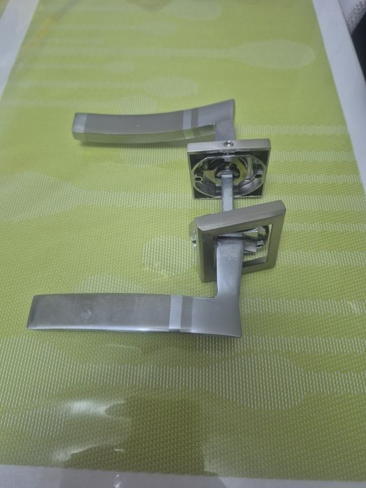 Продам ручки дверные 5 пар