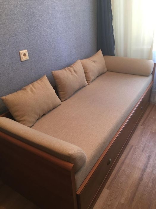 Тахта раздвижная с подушками