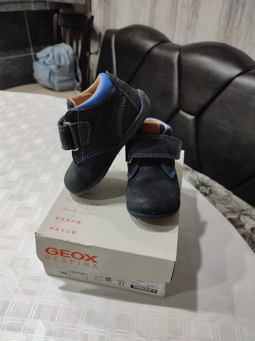 Детски обувки - оригинални, маратонки, официални - номер 21 и номер 19