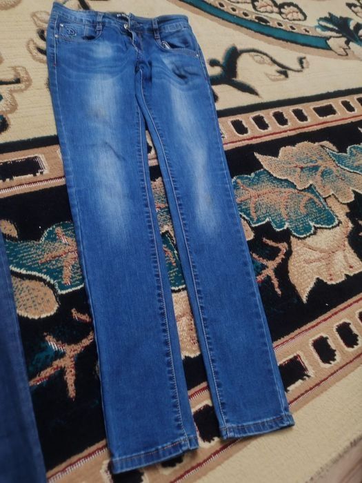Продаётся подрасковые женские джинсы фирменные очень хорошего качества