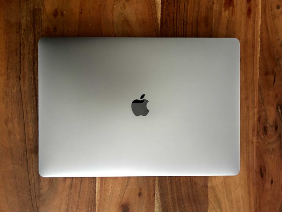 MacBook Pro 15" 2019 Touchbar - i9 32GB RAM 500GB SSD Stare Excelenta