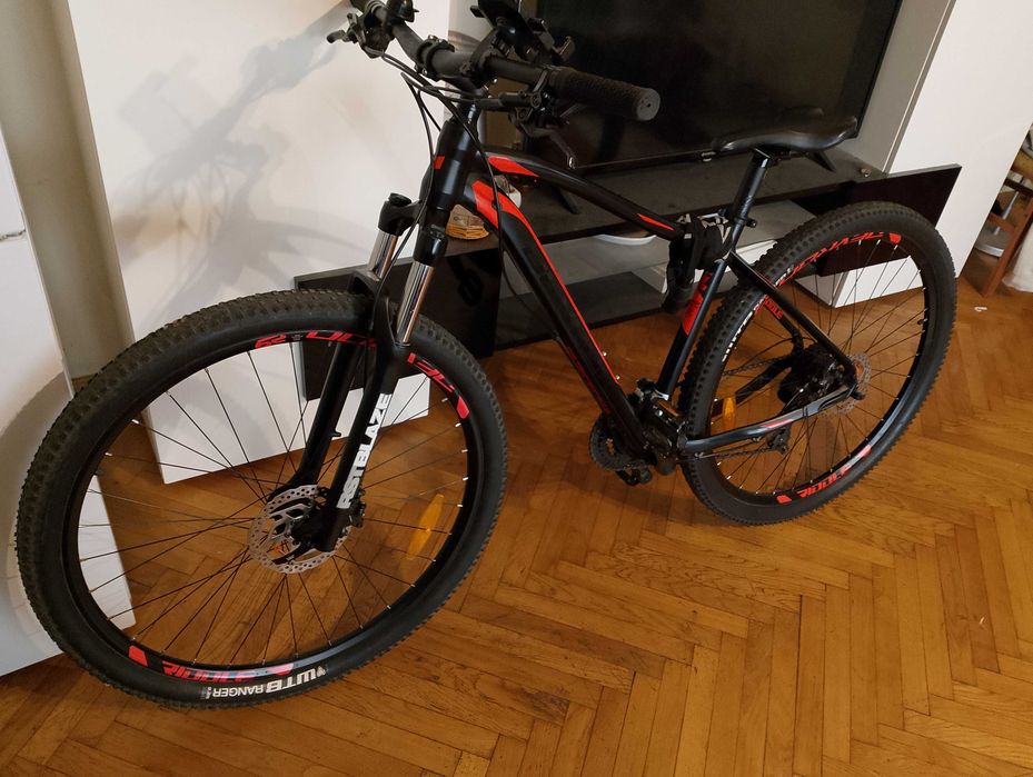 Vreau să-mi vând bicicleta.