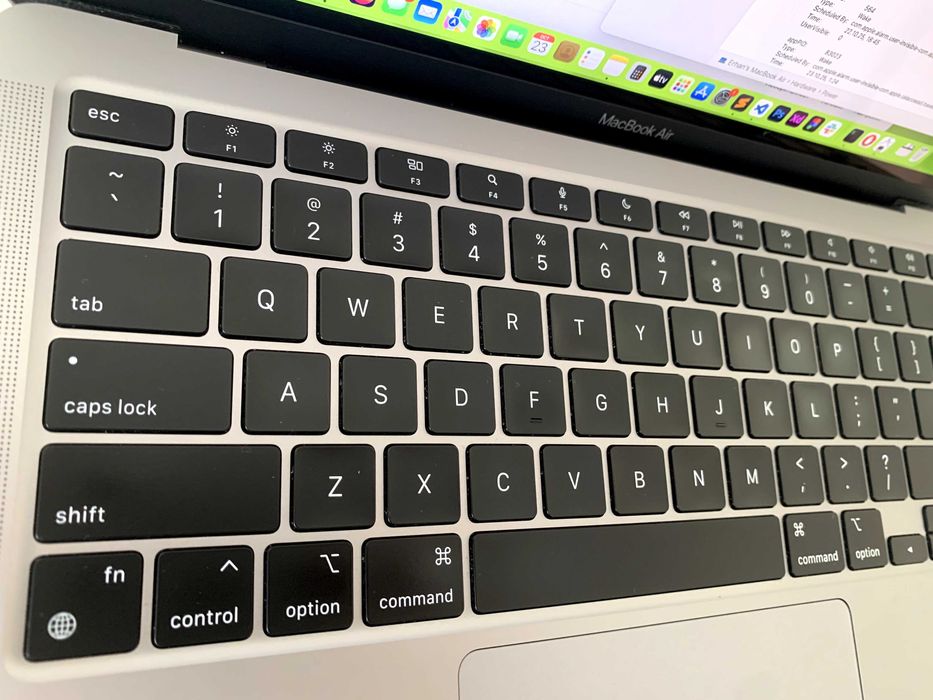 Macbook Air M1 - Space Gray - 8GB/256GB - Battery Health 94%