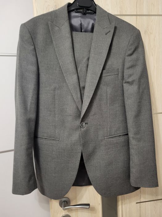 Costum bărbați modern