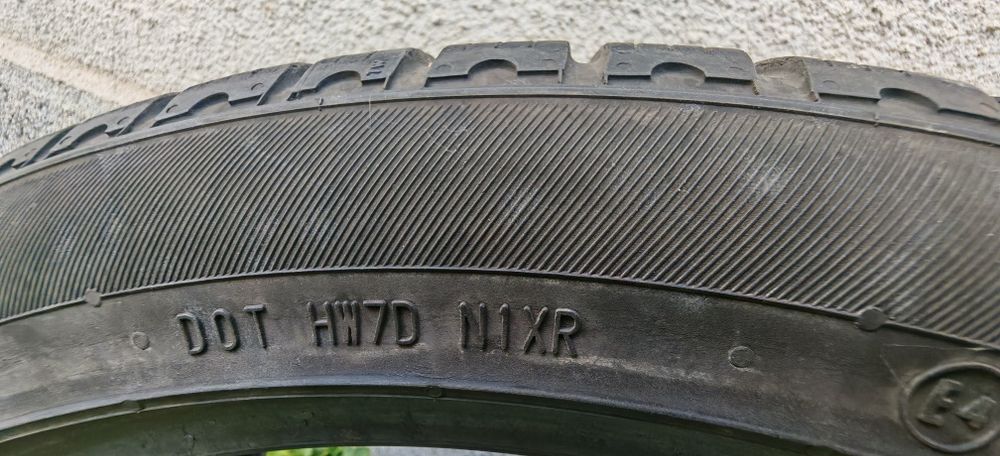 Зимни гуми 295/35/21 Continental