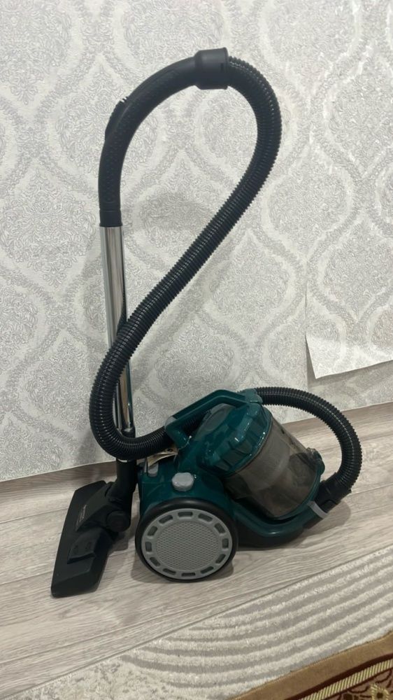 Продам пылесос vitek 8137. Пользлвался неделю. Оплата наличными.