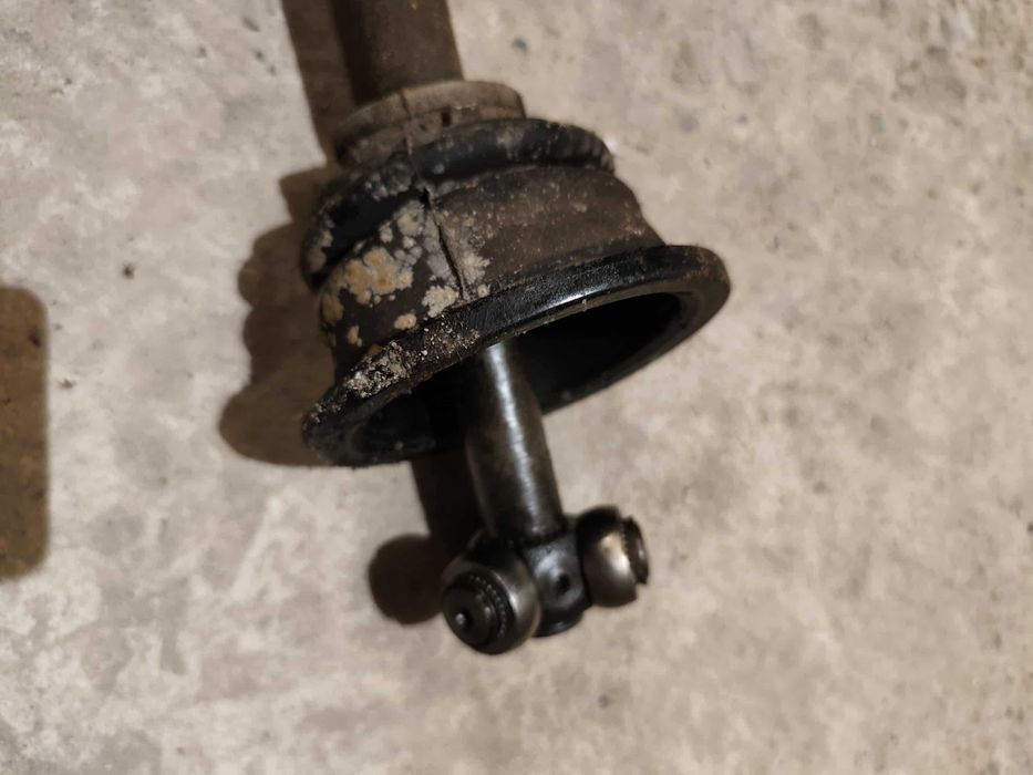 Полуоска Москвич Алеко