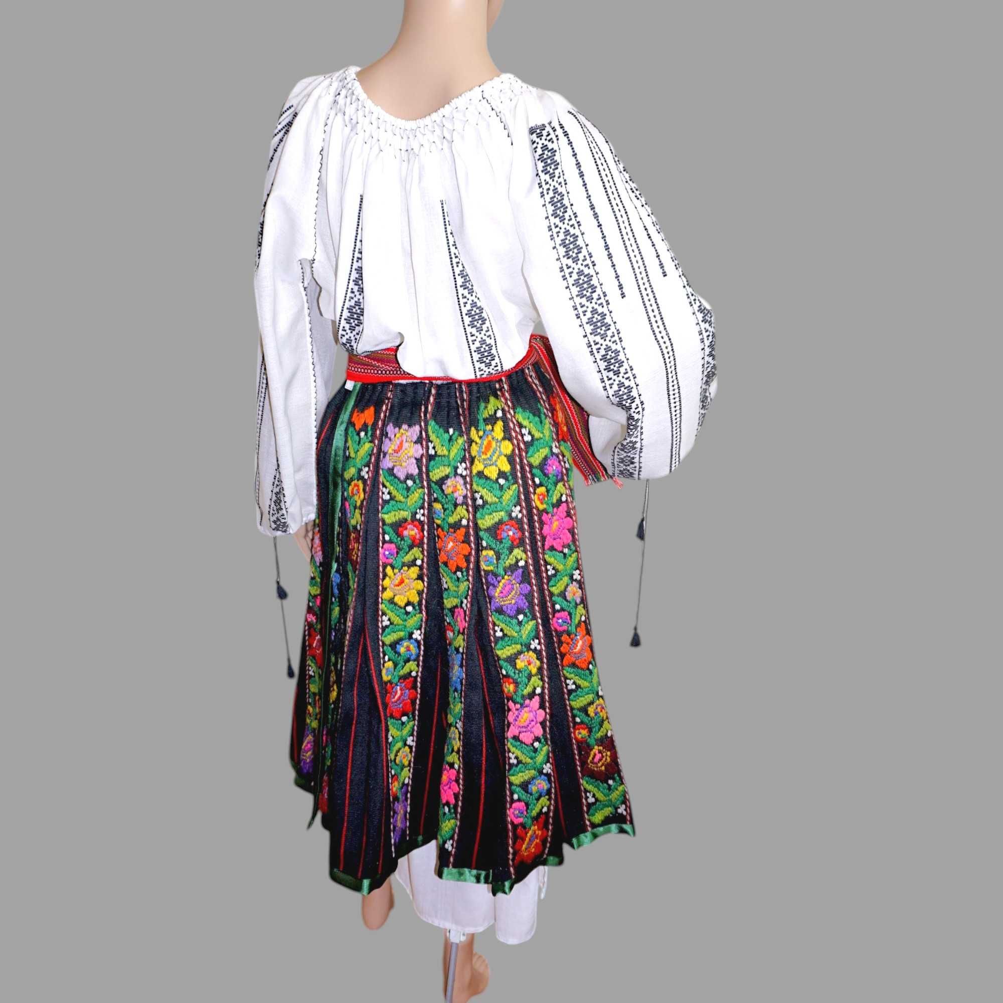 Costum popular cu valnic si ie tesuta manual masura L