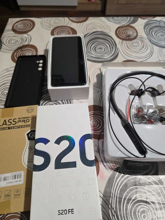 Samsung Galaxy S20 FE  RAM6GB  128GB