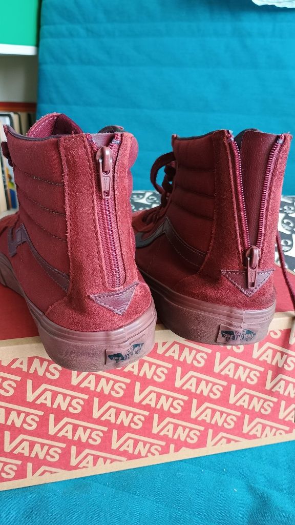 Продавам кожени скейт  кецове Vans ,номер 46(30см)