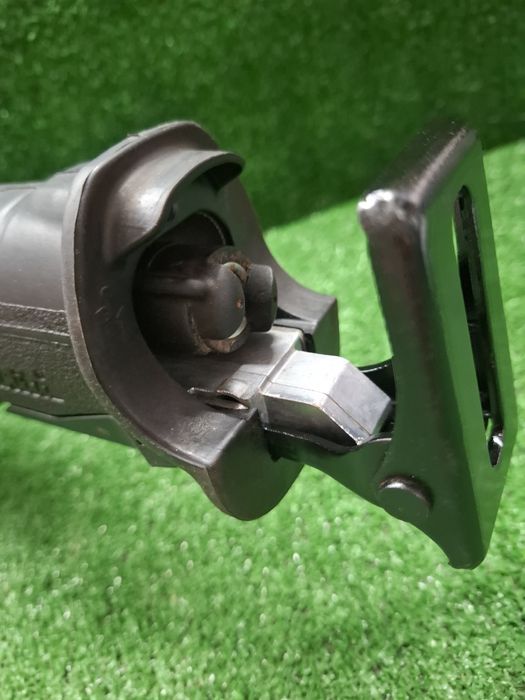 Нов безчетков саблен трион на Makita DJR187 със скорости
