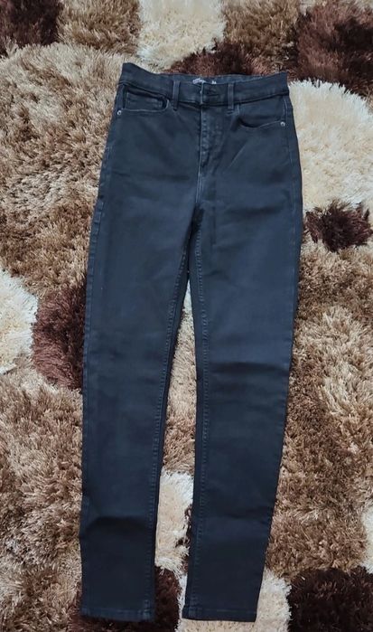 Blugi de culoare neagră damă