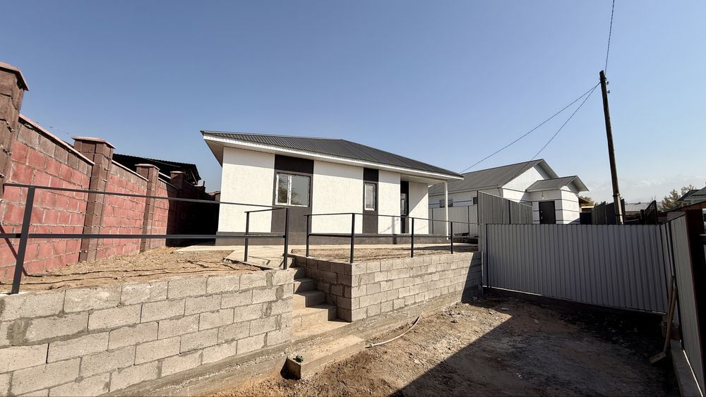 Дом в посёлке Райымбек рядом со школой