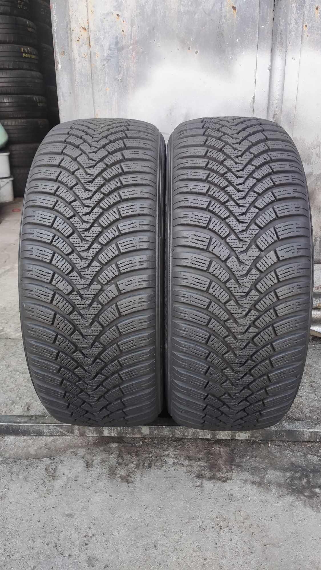 2бр. зимни гуми 205/55/16 Falken Euro Winter 
dot 22
8mm
Много добро с