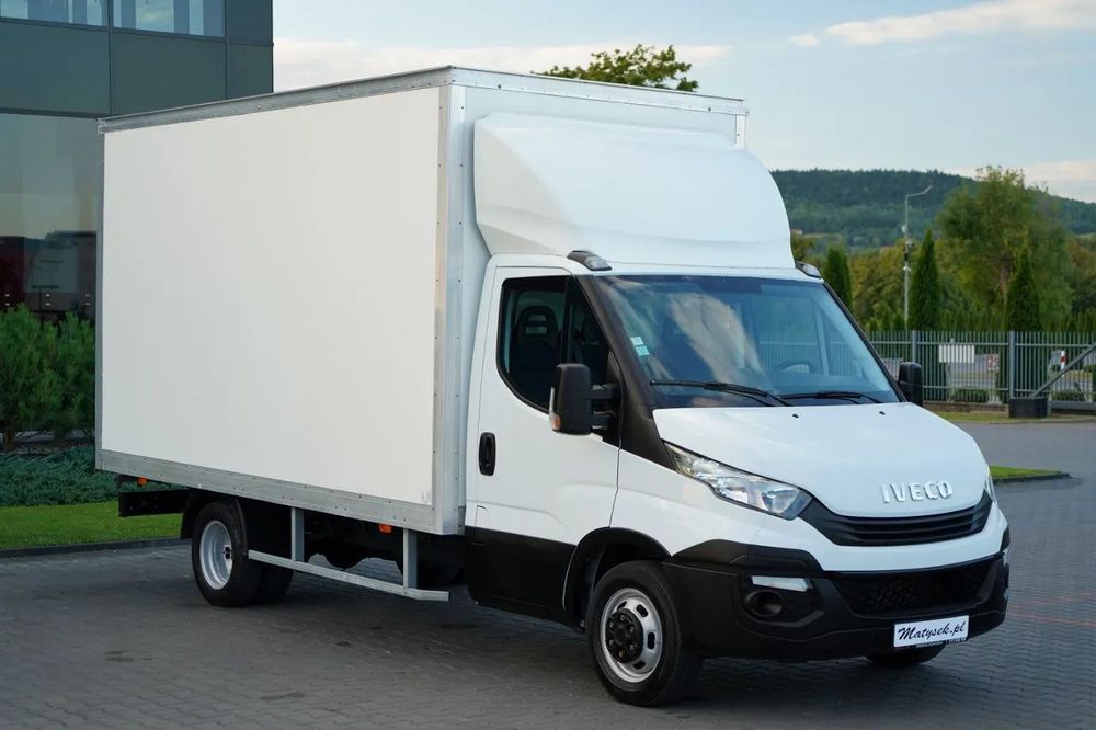 Iveco DAILY 35-140 / CONTAINER / DUBLU / MANUAL / ROLURI / MASĂ NETĂ: 3500 KG / 2017