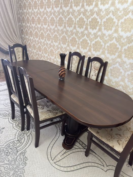 Продам стол гостинный