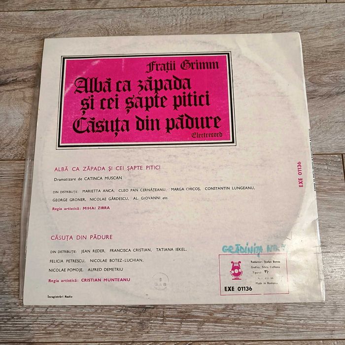 Vand disc de vinil "Albă ca zăpada si cei 7 pitici, Căsuța din pădure"