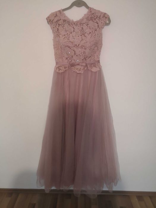 Vând rochii ocazie purtate o singura data