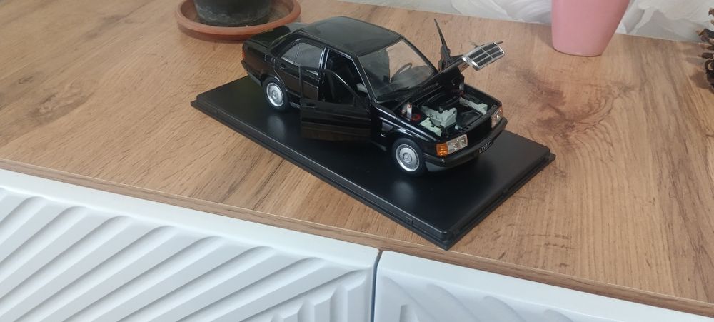 Коллекционная модель Мерседес 1:24