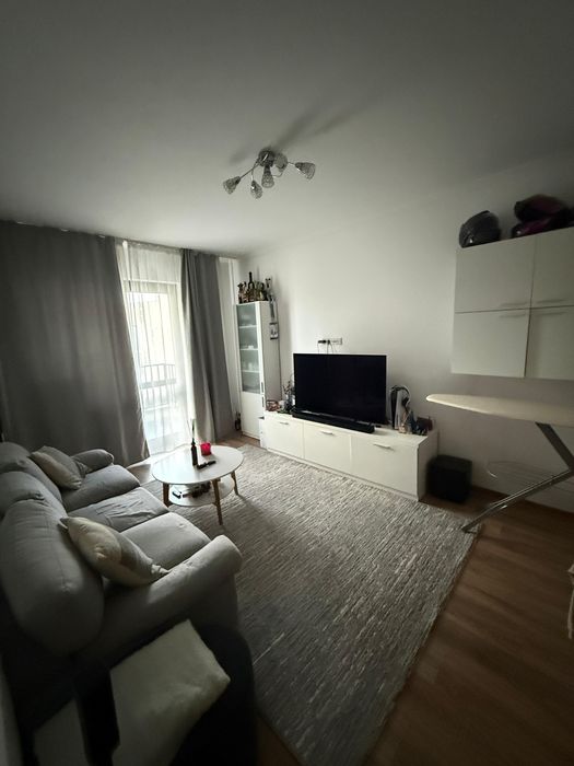Inchiriez apartament