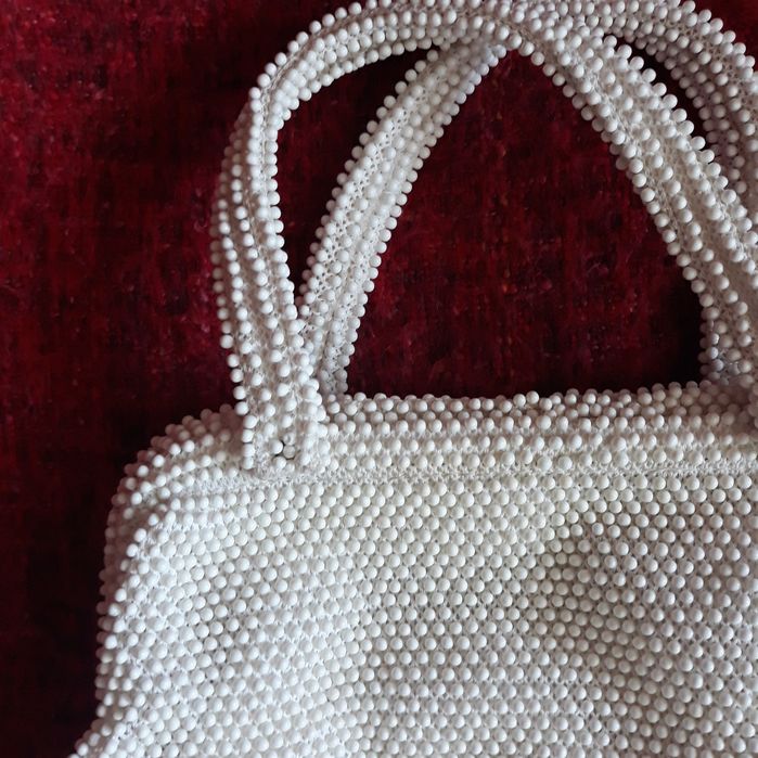 Geanta cu mărgele pe toată suprafata