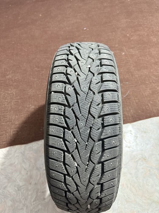 Продам зиние шины с шипами